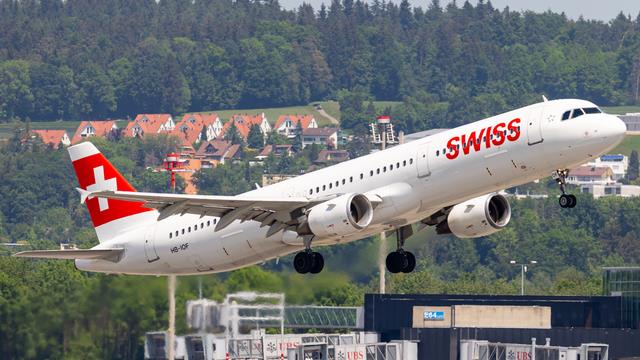 HB-IOF:Airbus A321:Swiss International Air Lines